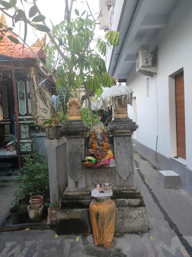 Roy Guest House Canggu Exteriör bild